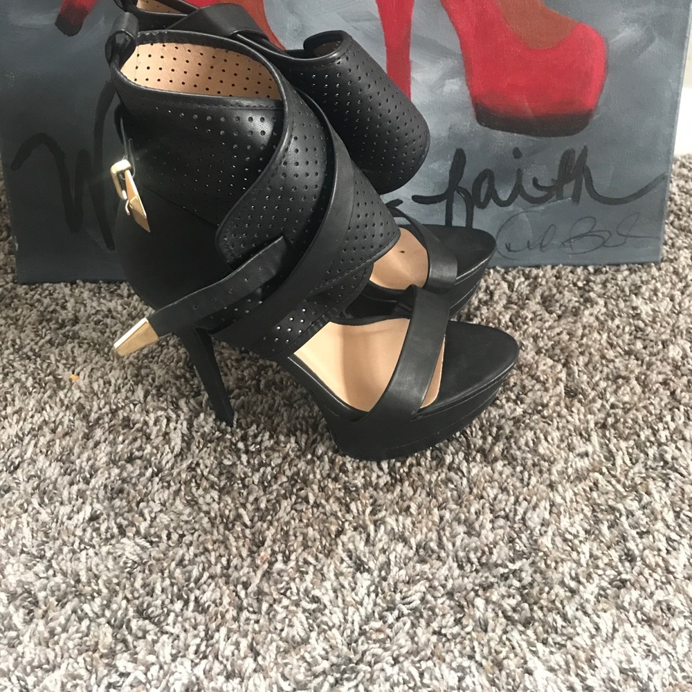 Shoes - Picture 2 of 4
